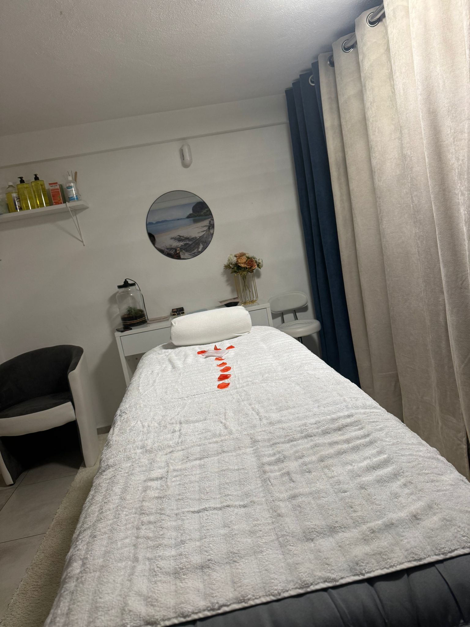 Permet une relaxation musculaire en profondeur. Raffermit les muscles, dissout les tensions. Améliore la circulation sanguine et élimine les toxines  