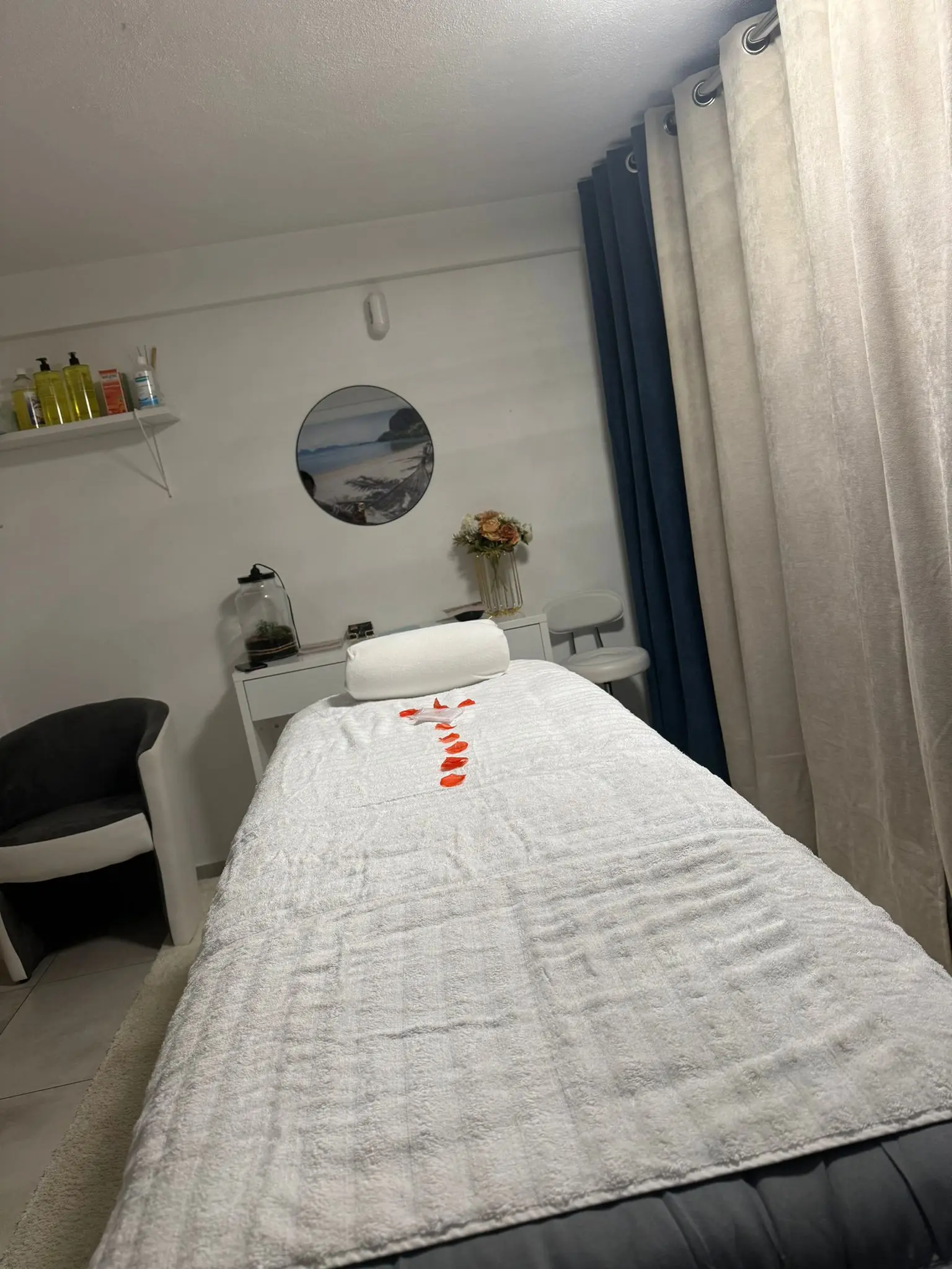 Permet une relaxation musculaire en profondeur. Raffermit les muscles, dissout les tensions. Améliore la circulation sanguine et élimine les toxines  