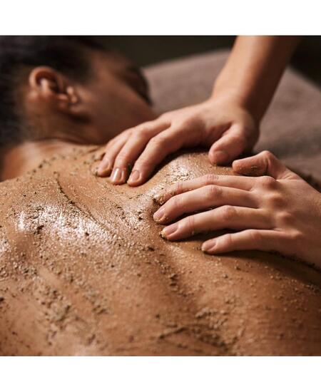 Avec ses cristaux de sels qui éliminent en douceur les cellules mortes, votre peau sera plus tonique et revitalisée. Le mélange unique de sel et d'huile favorise une hydratation intense, laissant votre peau douce et souple. 